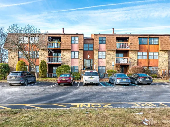 108 C Keystone Ct, Woodbridge, NJ 07095