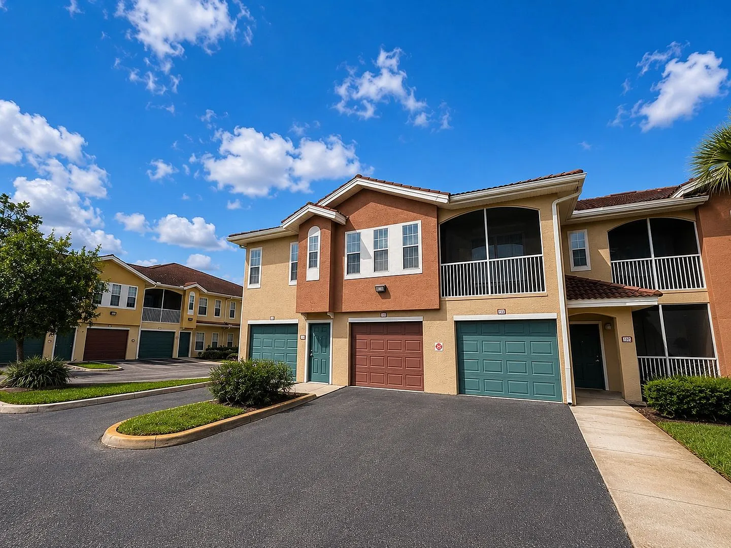 Updated 2BR Condo with Garage in Hunter's Creek — Photo 2