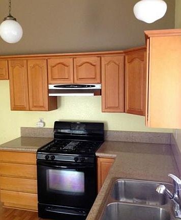 4th image of 1589 W Fullerton Dr