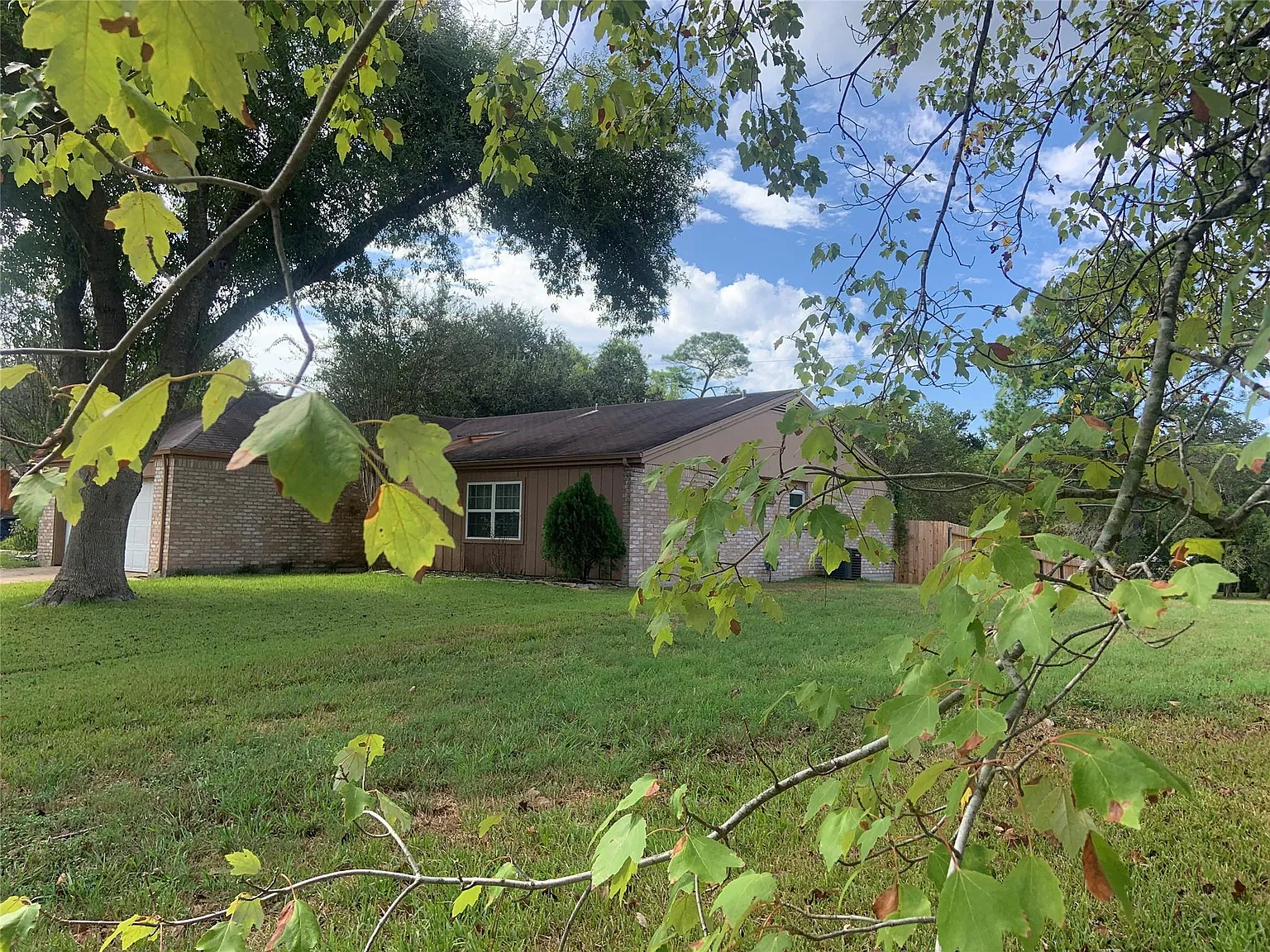 3 bed, 2.0 bath, 1850 sqft, $2,300 — Photo 4