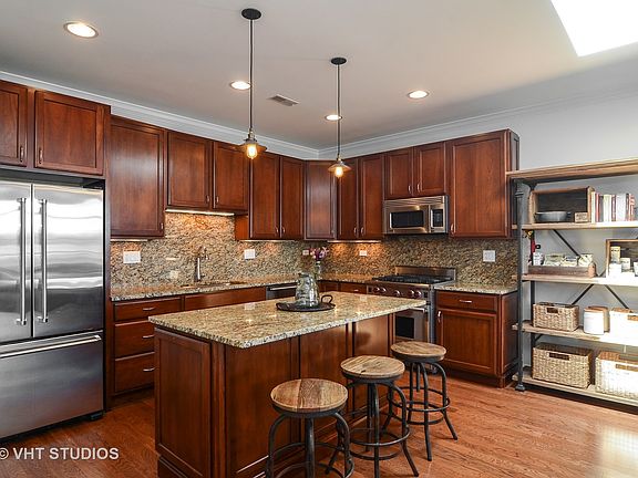 4th image of 2936 N Lincoln Ave #5N