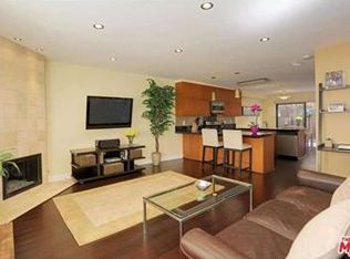 918 9th St APT D, Santa Monica, CA 90403