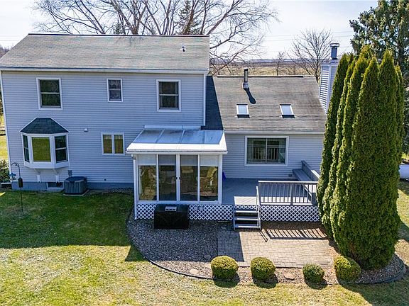 5th image of 4637 Lake Rd