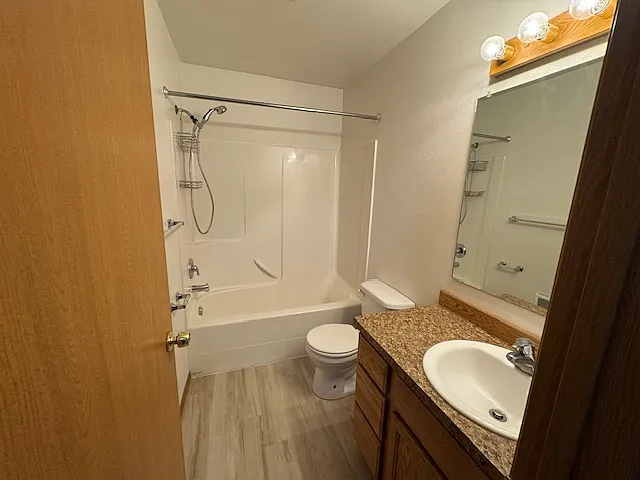 Bathroom (upstairs)