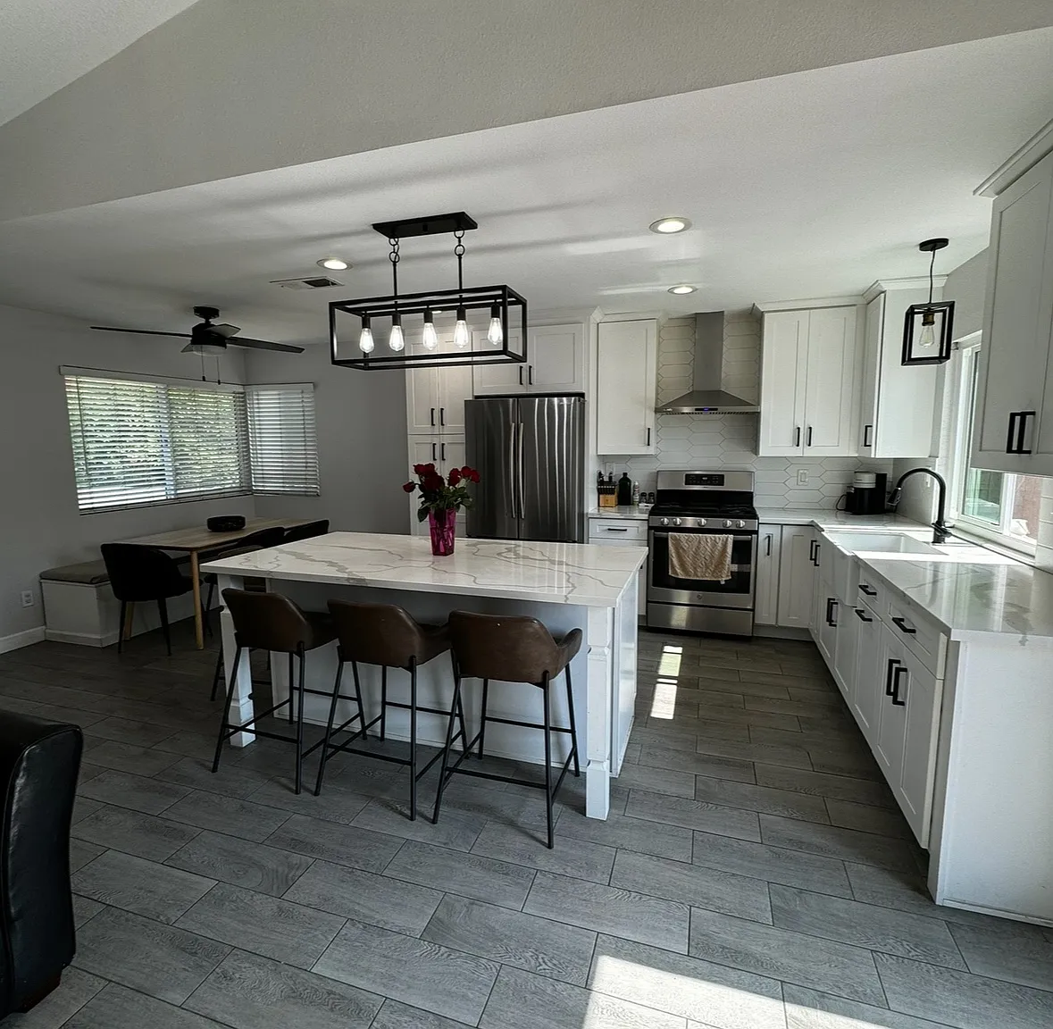 3 bed, 1164 sqft, $4,100 — Photo 3