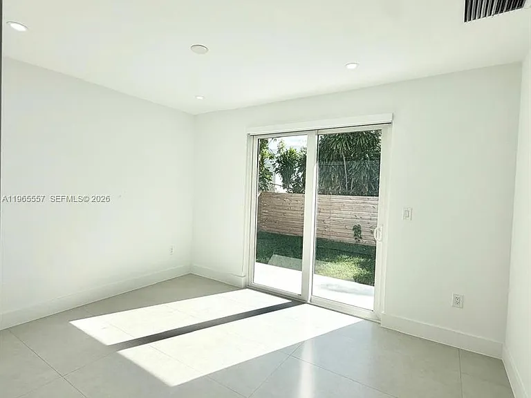 524 NE 65th St #2 — Photo 10