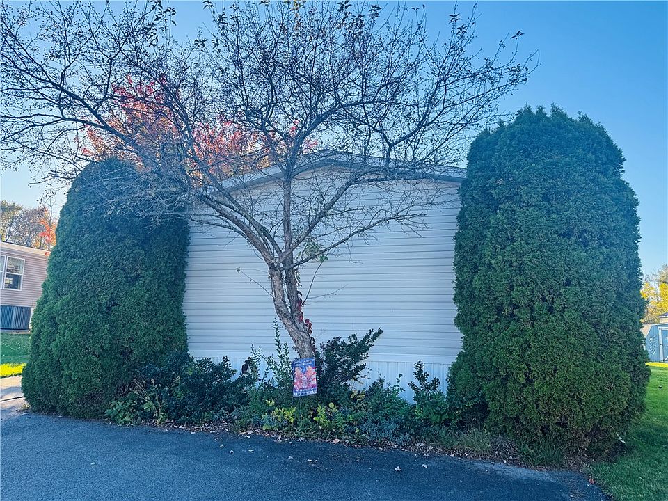 1st image of 525 Rockview Dr