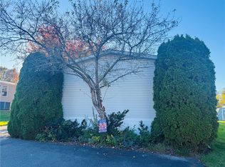 525 Rockview Dr, Holley, NY 14470