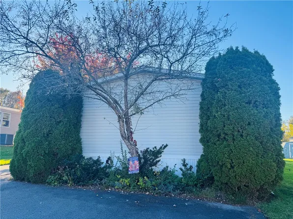 525 Rockview Dr, Holley, NY 14470