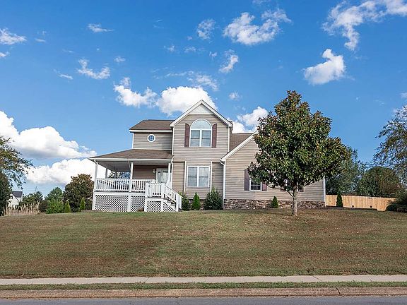 3rd image of 224 Powhatan Dr NE