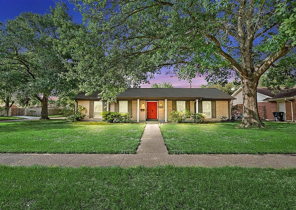 1st image of 922 Hidden Valley Dr