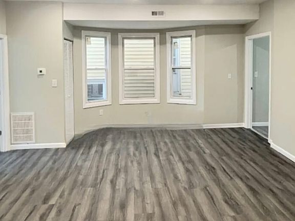 4th image of 221 N 5th St Floor 3
