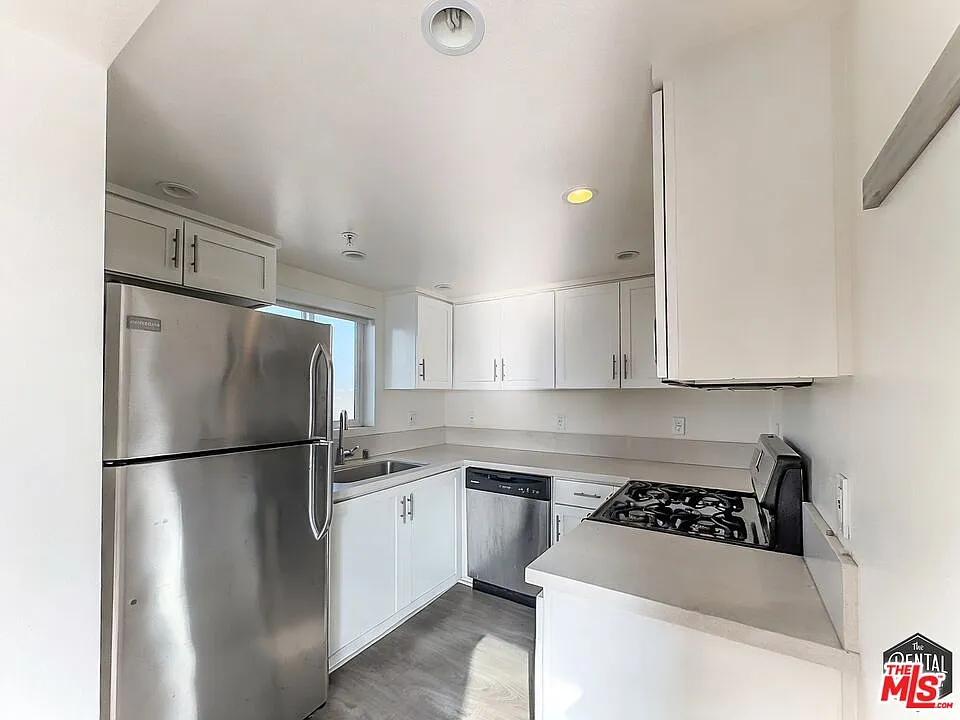 Building Photo - 4980 S Centinela Ave #7