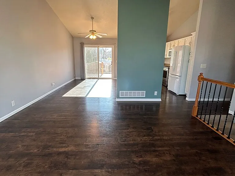 817 Lake Vista Dr — Photo 5