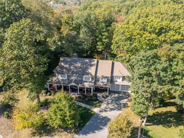 137 Fairoaks Ln, Cohasset, MA 02025