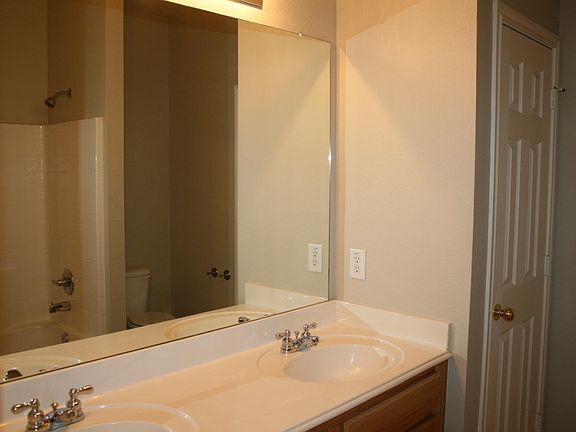 5th image of 400 Masters Ave Unit A