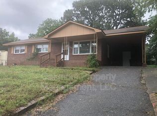 4047 Village Dr, Fayetteville, NC 28304