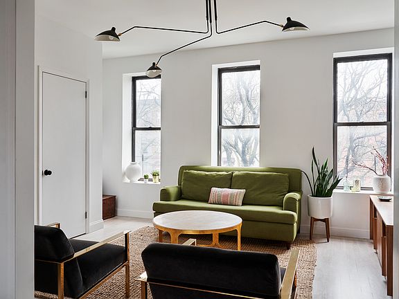 4th image of 354A Gates Ave #2