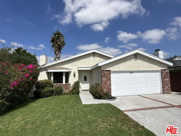22451 Dolorosa St, Woodland Hills, CA 91367