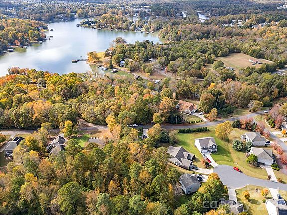 2nd image of 473 Evergreen Rd