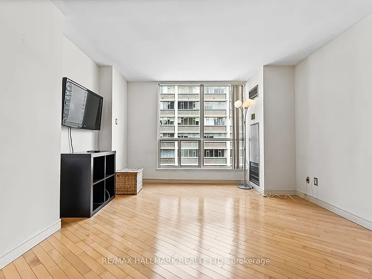 7 Carlton St #1813 — Photo 10
