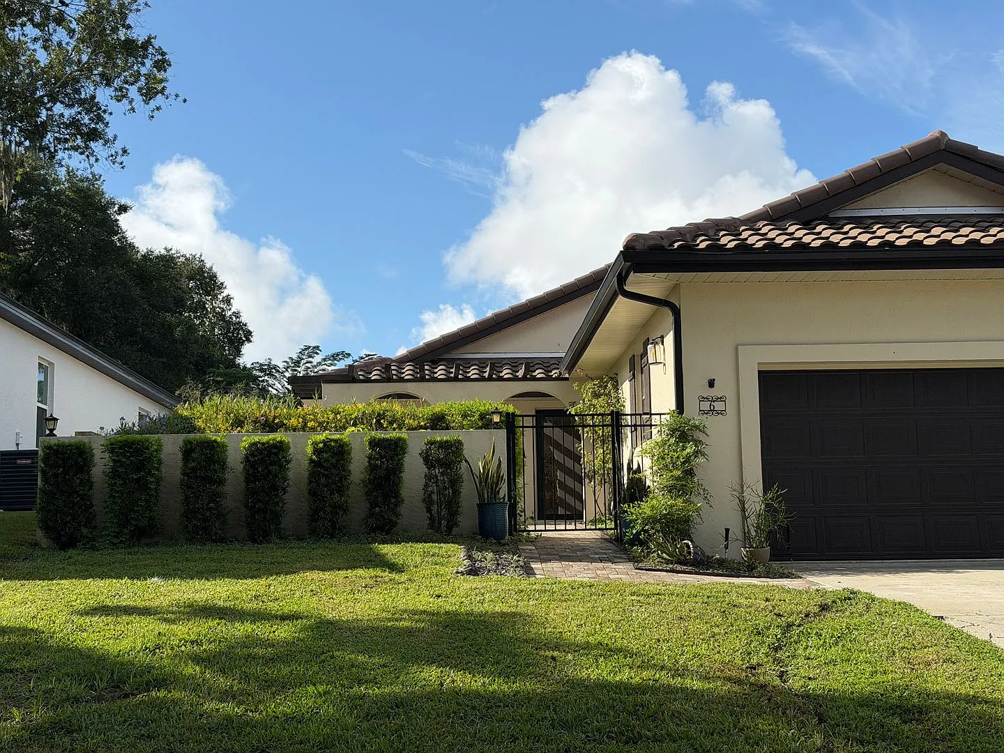 2/2 with 2-car garage. New roof, new AC. Quartz counters, KitchenAid appliances, wine cooler, pan... — Photo 1