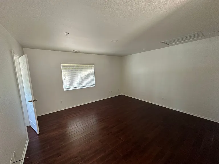 820 Silver Dr — Photo 54