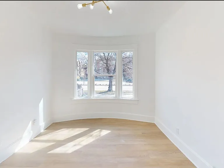 663 N University Ave — Photo 9
