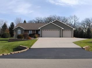 210 Donovan Cir, Rosendale, WI 54974