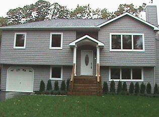 12 Columbine Ave, Hampton Bays, NY 11946