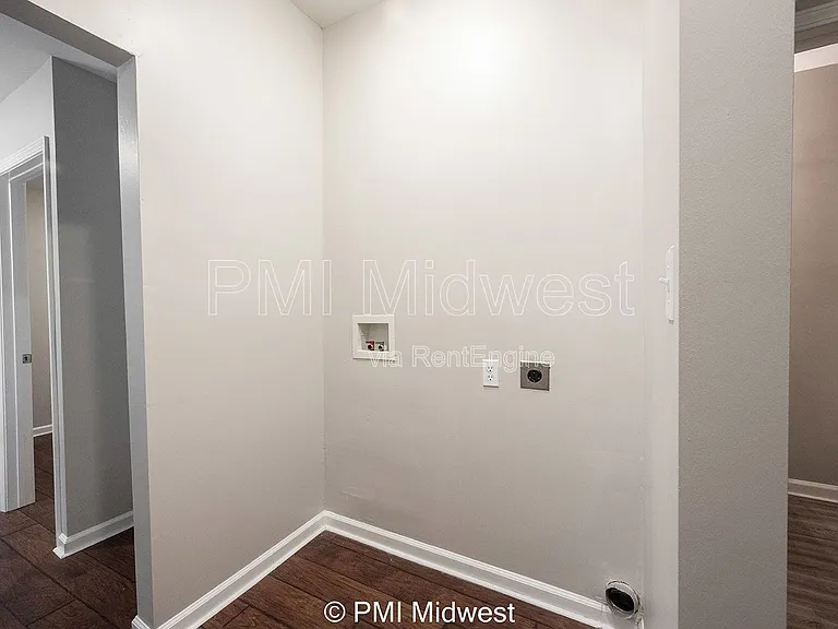 1439 S East St — Photo 16