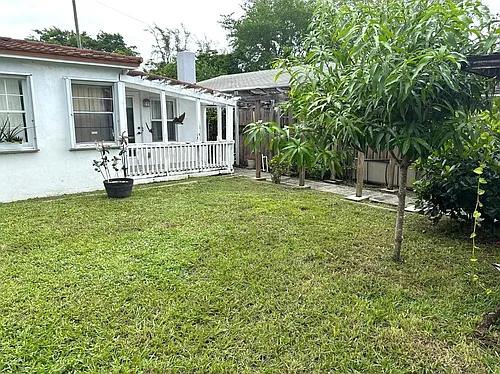 31 SW 10th St Photo 1