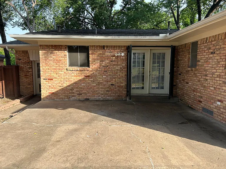 7830 Claremont Dr — Photo 11