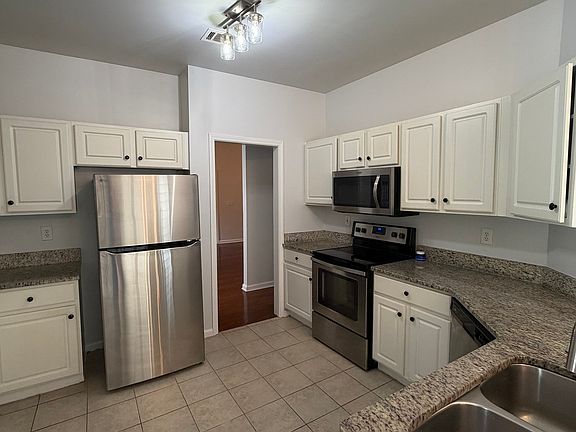 5th image of 5105 Yellow Pine Dr