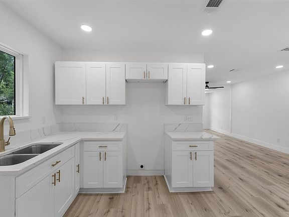 4th image of 612 Clairemont Ave