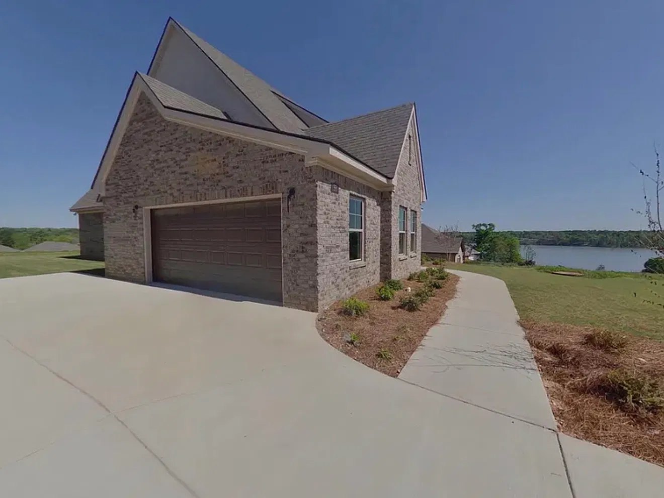 4 bed, 3.5 bath, 2715 sqft, $2,600 — Photo 4