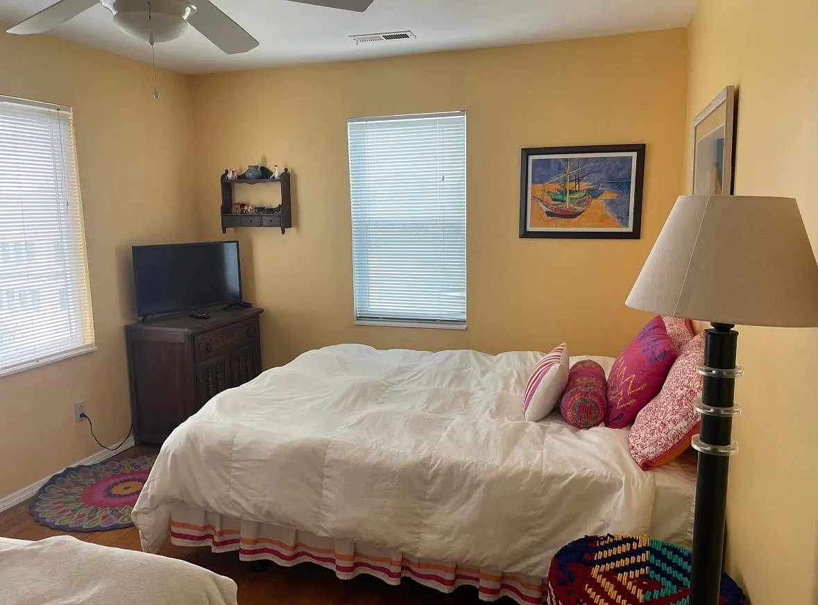 3 bed, 2.5 bath, 1888 sqft, $4,400 — Photo 1