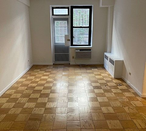 2nd image of 327 W 30th St APT Lb