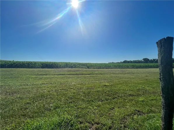 1751 N 1062nd Rd, Lawrence, KS 66046