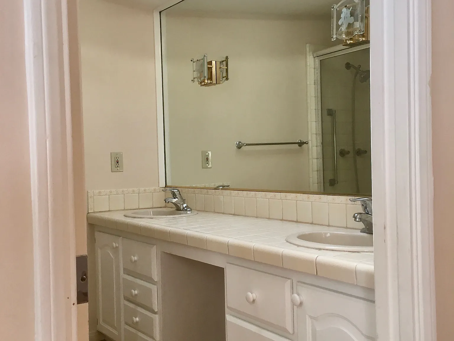 3 bed, 12000 sqft, $1,650 — Photo 3