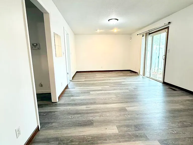 1814 Stratford Dr — Photo 12