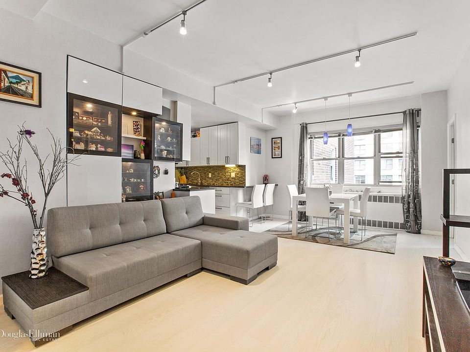 1st image of 30 W 60th St APT 14S