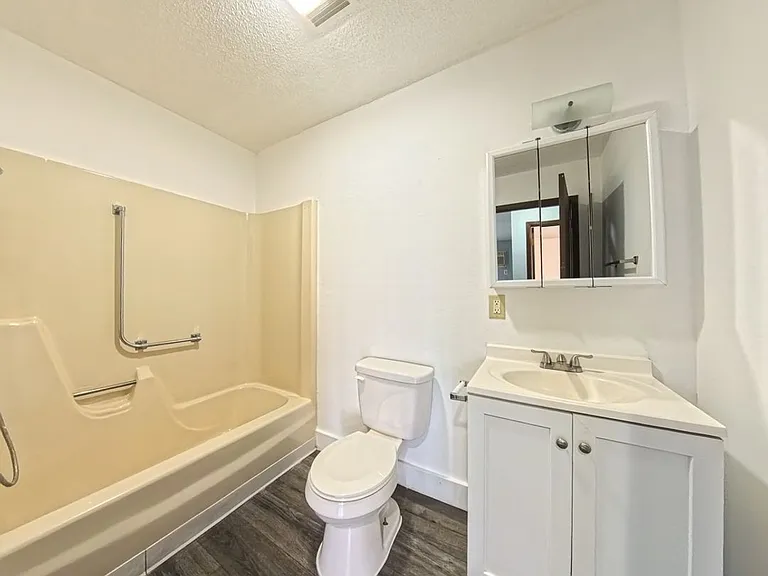 505 Barclay St — Photo 5