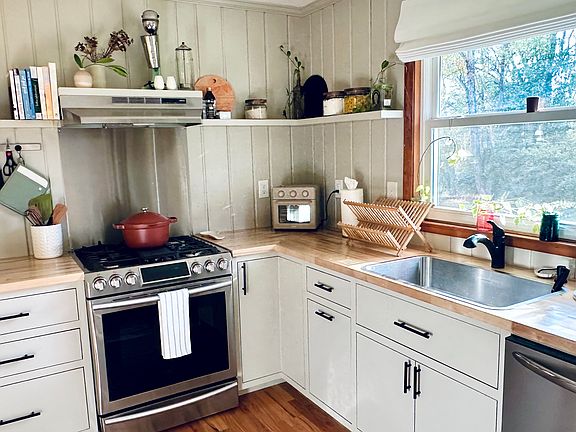 2nd image of 2420 Gardner Ln
