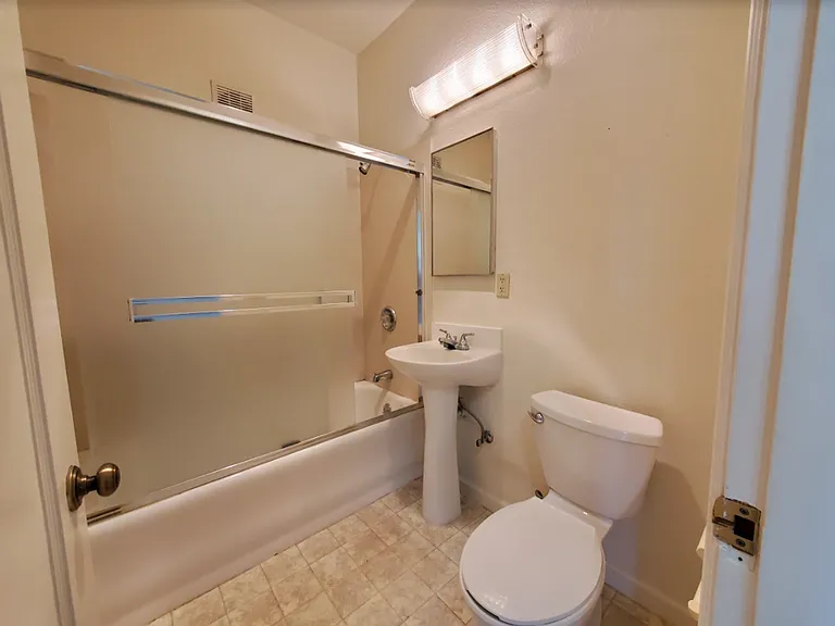 Historic Mediterranean Building in Great Location — Photo 14