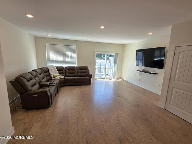 156 W Front St #9 — Photo 17