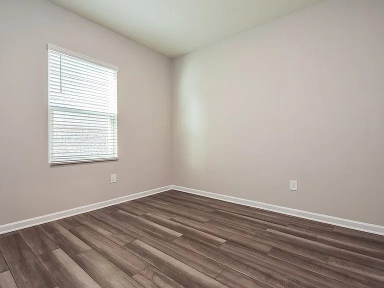 570 Knightsbridge Ln — Photo 12