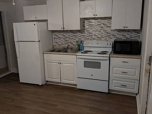 2nd image of 1537 SW 44th Ave #A