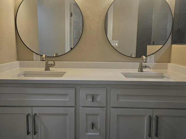 208 S Grand Ave — Photo 18