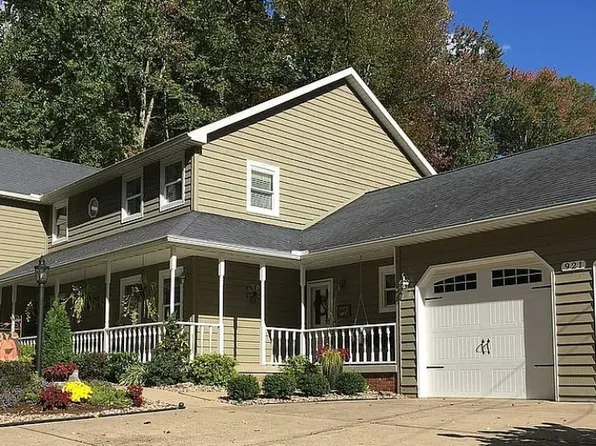 921 51st St, Vienna, WV 26105